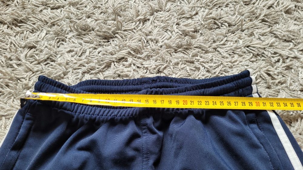 Spodnie JAKO r. 152 - wymiary znajdują się na zdjęciach.