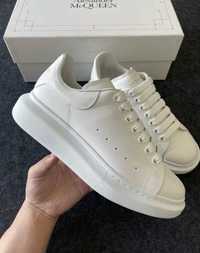 Stylowe sneakersy Alexander McQueen, rozmiary 36-46.