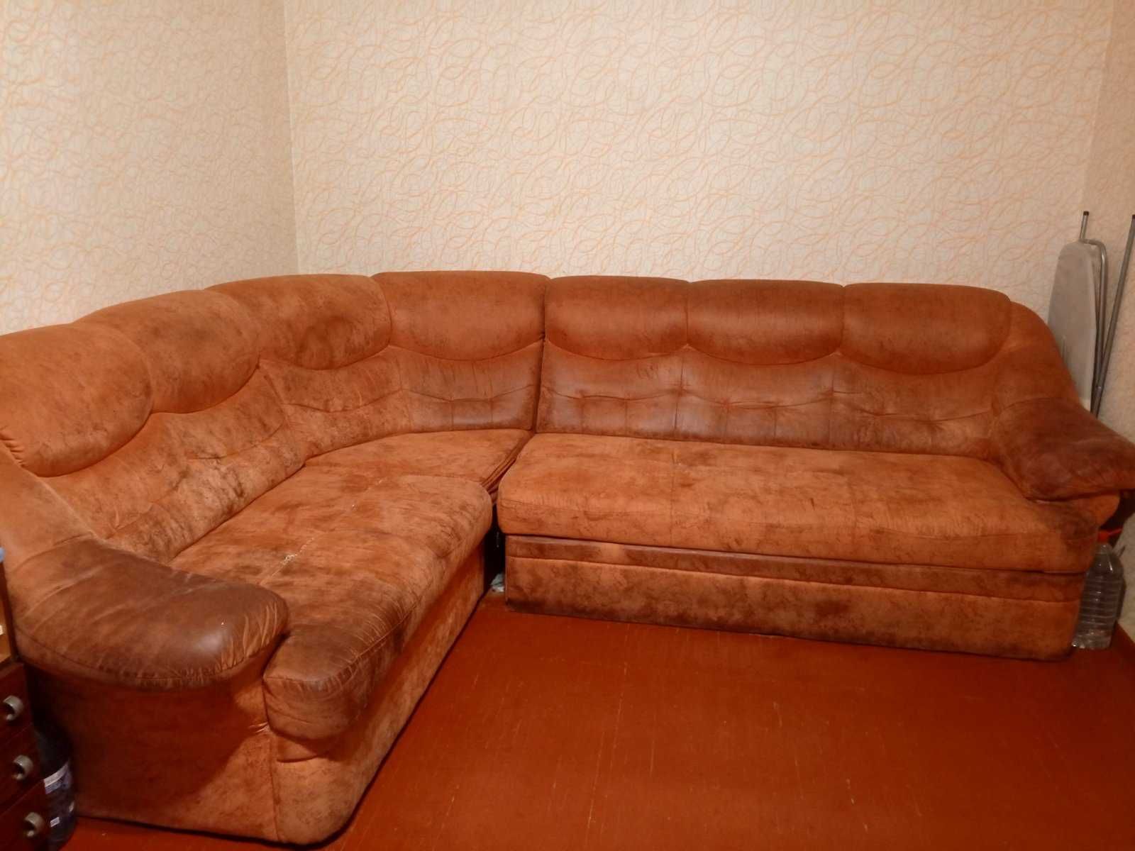 Продам диван угловий