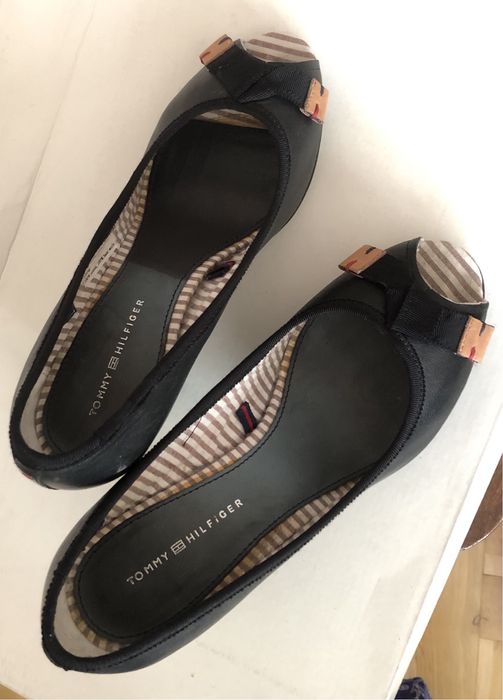 Tommy Hilfiger rozm.37 Czarne na obcasie skóra nat., otwarte palce