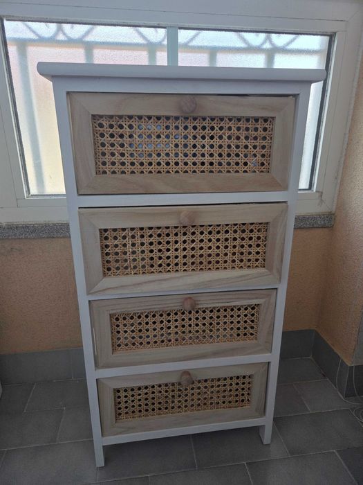 Cómoda/mesa de cabeceira madeira