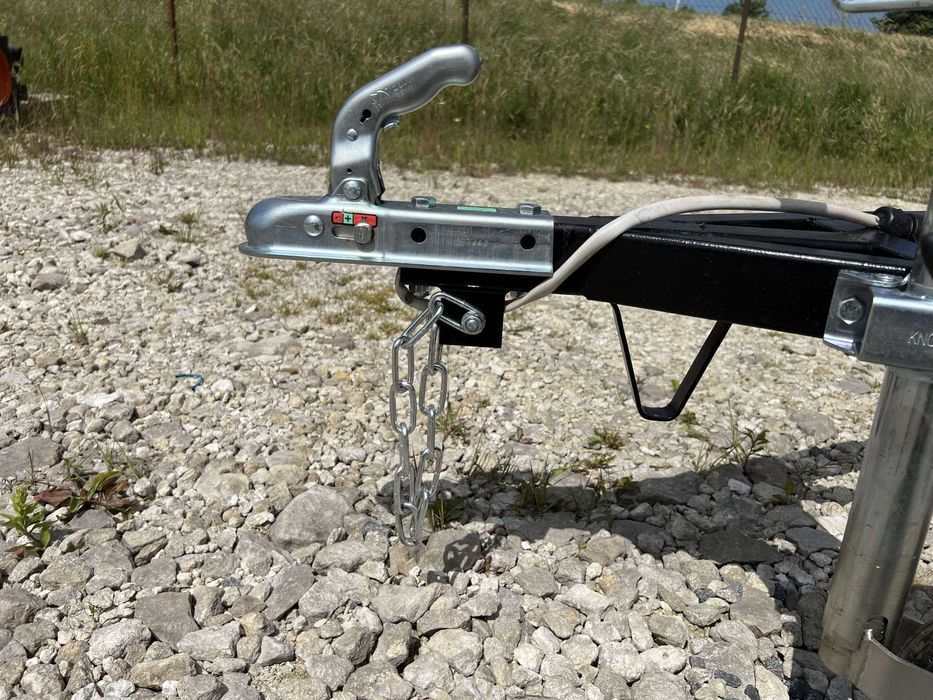 Прицеп для генератора двохвісний без гальм з опорами.