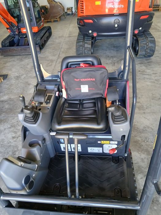 Mini escavadora giratória Yanmar Nova