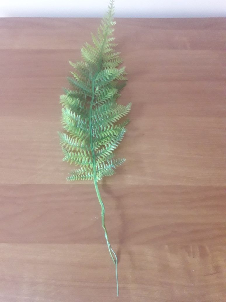 Dodatek do sztucznego bukietu kwiatów- paproć  dług. 40 cm