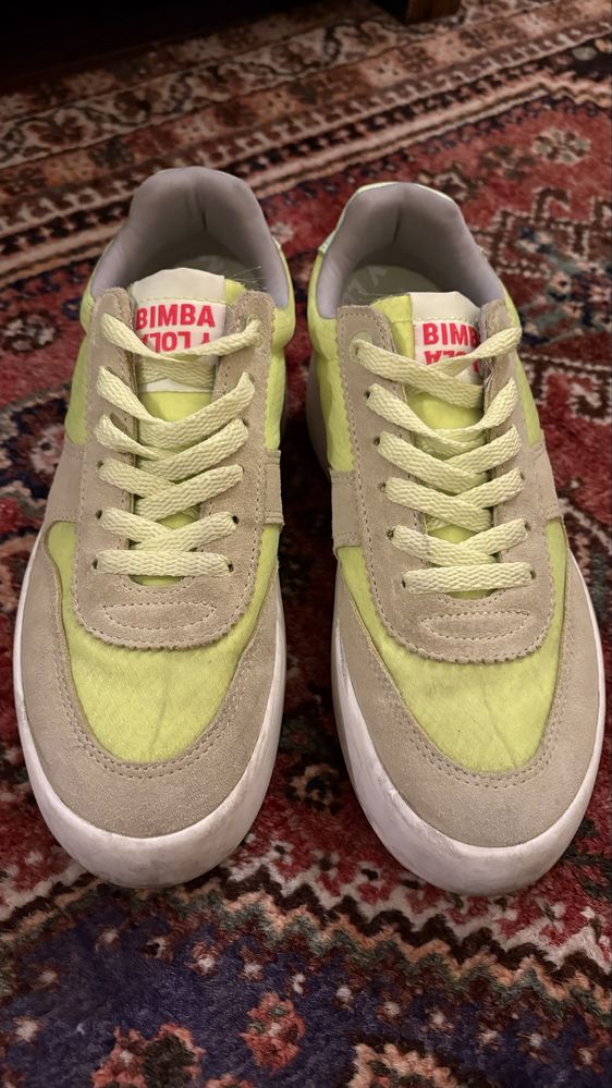 Tenis mulher Bimba Y Lola praticamente novos com sola de 4 cm altura