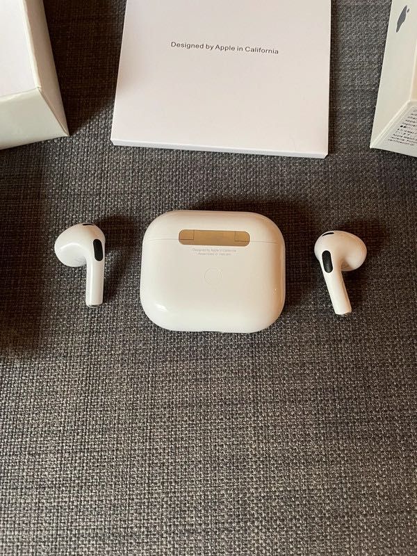 AirPods 3 навушники зарядний футляр MagSafe