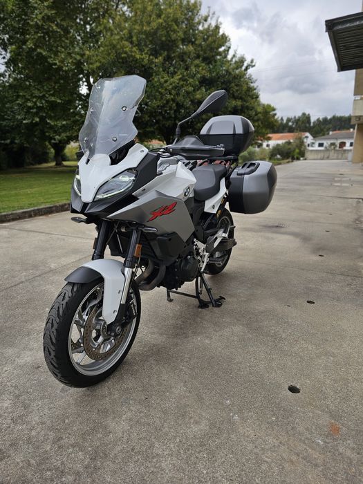 BMW F900XR Branca + pack de equipamento