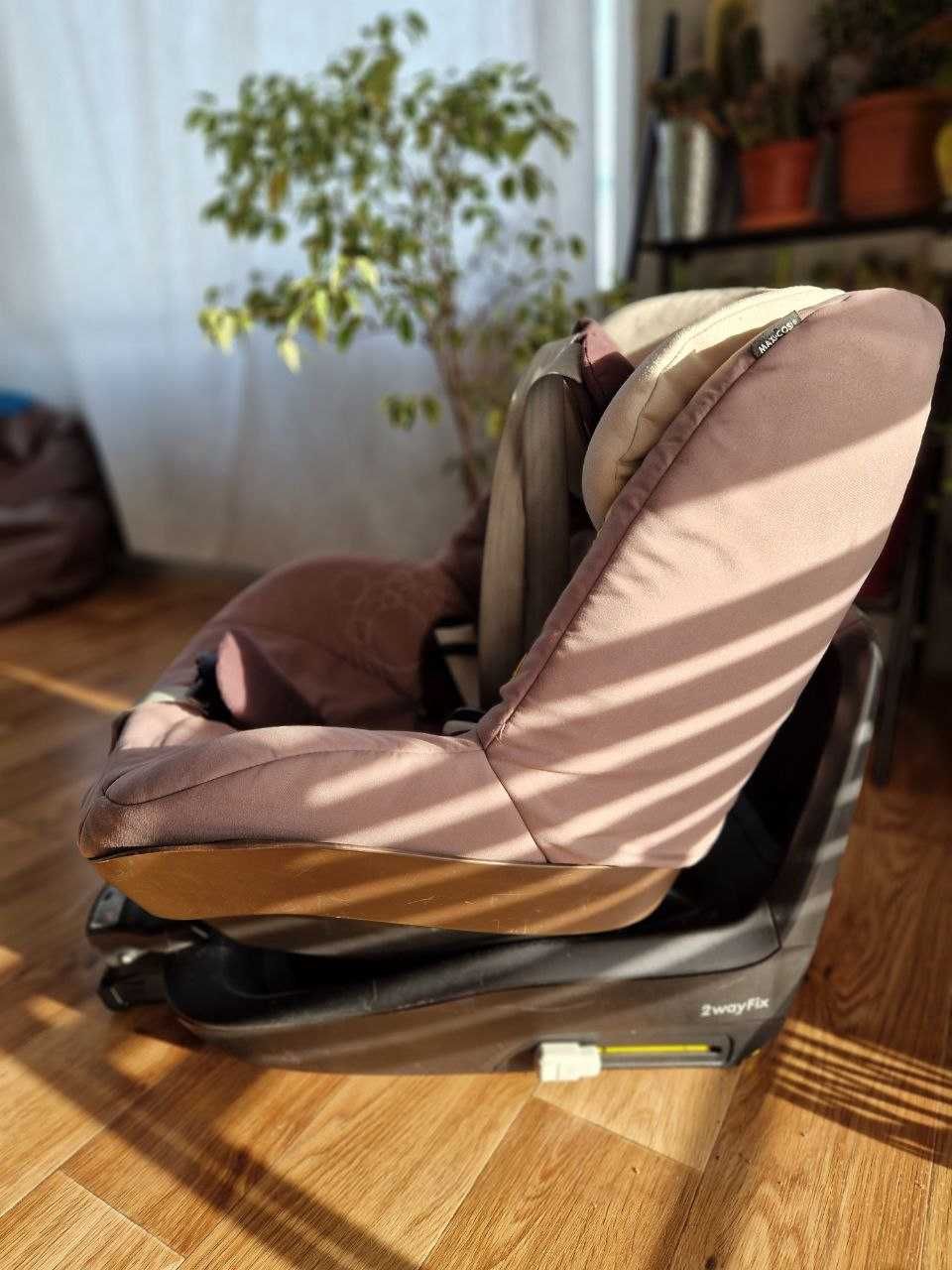 Автокрісло MAXI-COSI Pearl та База для автокрісла Maxi-Cosi 2wayFix