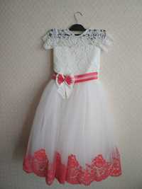 Платье нарядное для принцессы на 6-7лет.