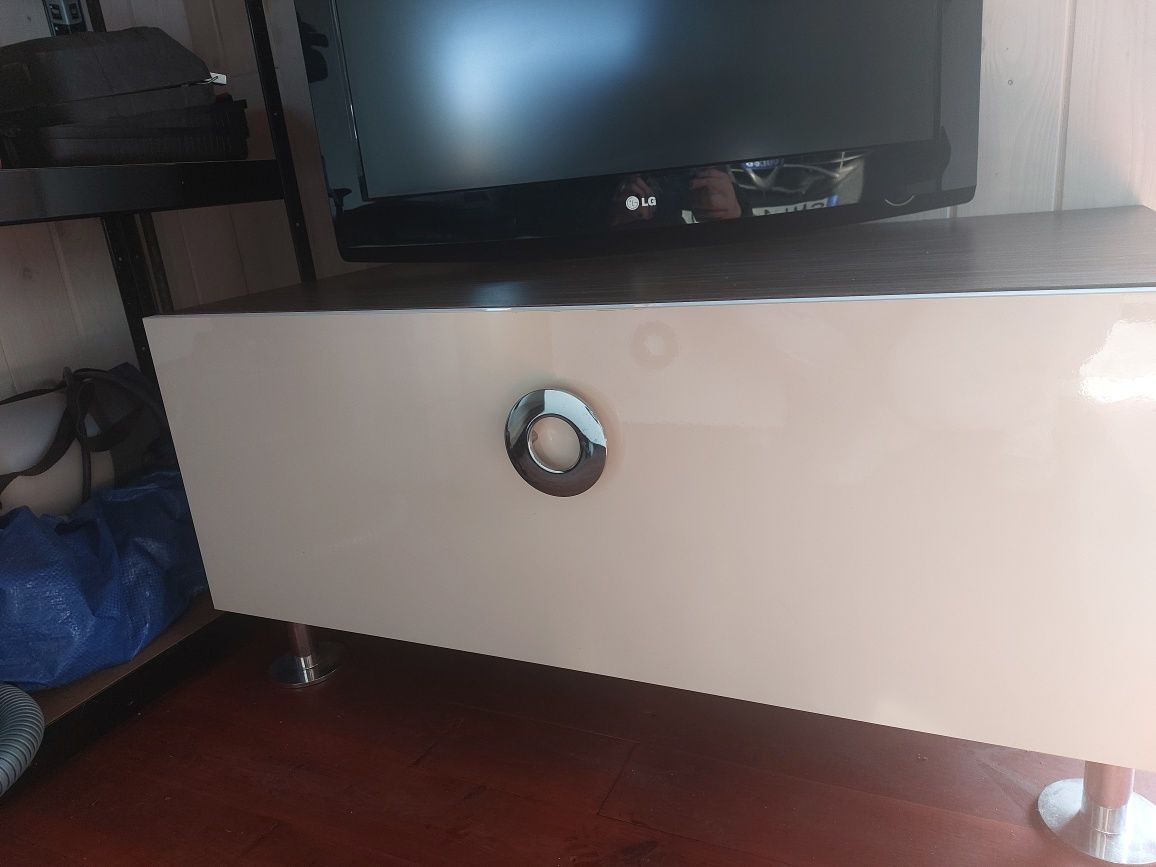 Szafka pod telewizor