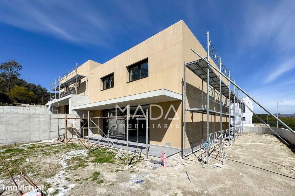 NOVAS Moradias em banda T3 (3 suites) c/garagem na Póvoa de Lanhoso