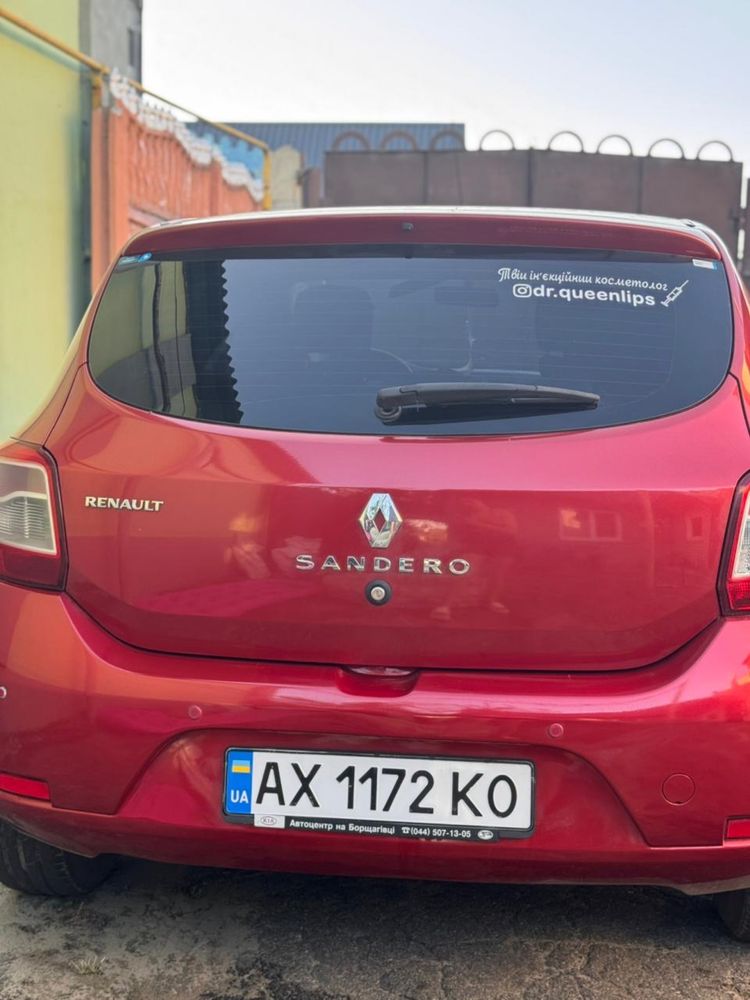 Подам Renault Sandero 2013 год