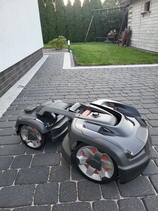 Robot koszący husqvarna 4x4  435x AWD