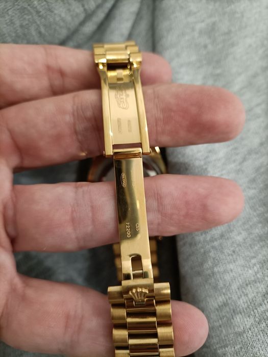 Relógio dourado automático