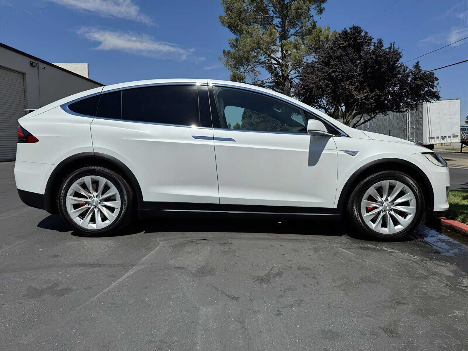 Tesla Model X      2016