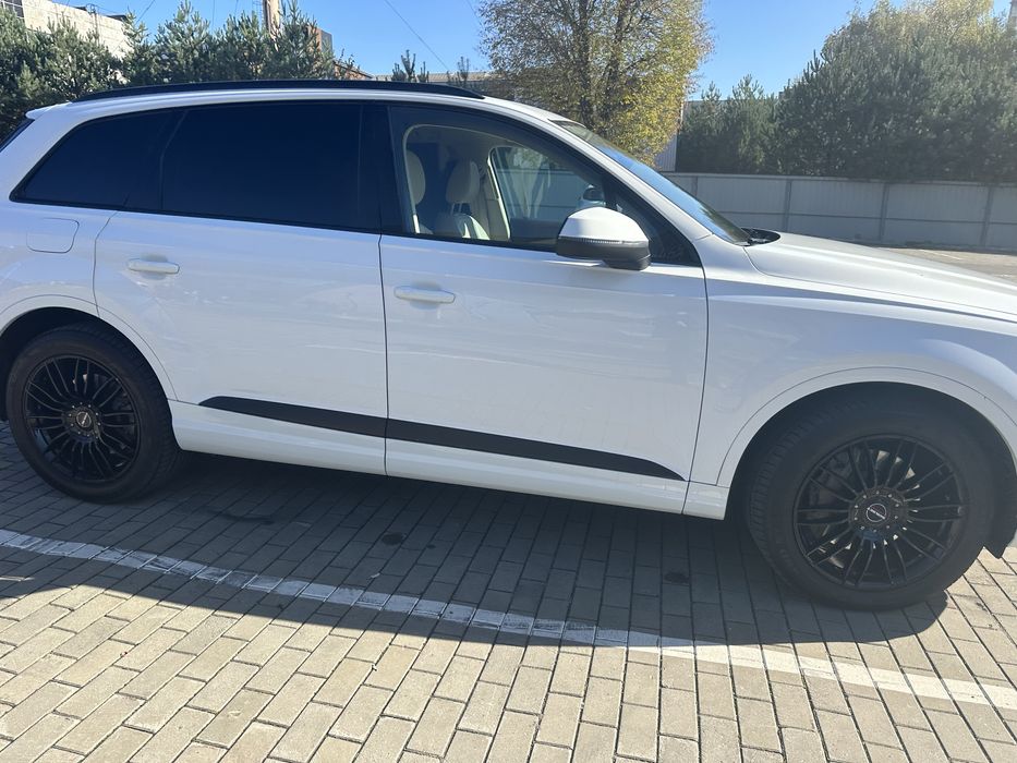 Продам AUDI Q7 2018