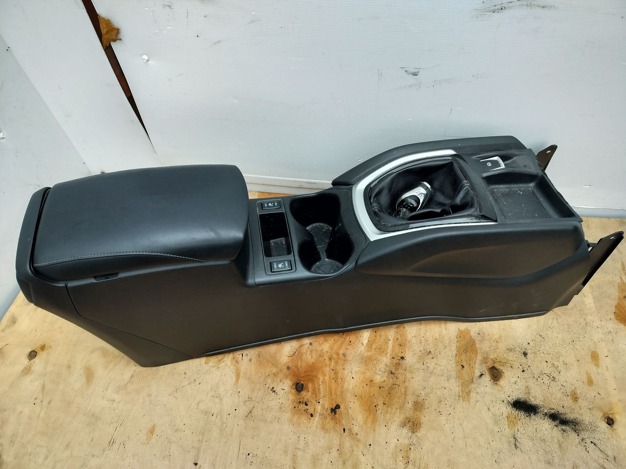 Tunel środkowy podłokietnik Nissan X-trail T32