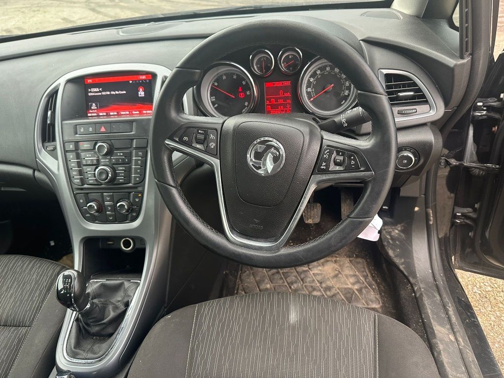 Opel Astra j lift zderzak maska błotnik drzwi z22c