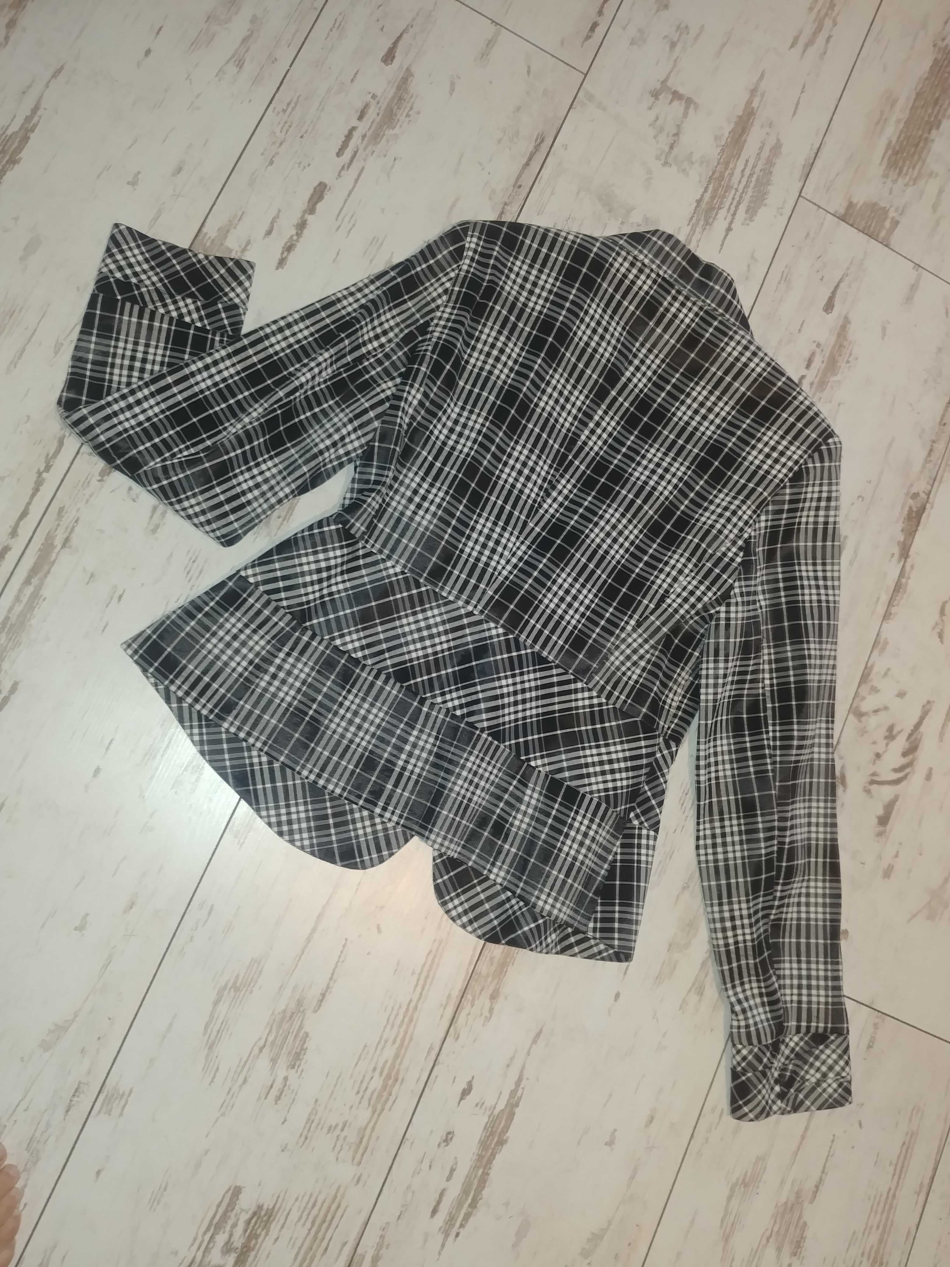 Piękny taliowany zgraby żakiecik w kratę r. M/L