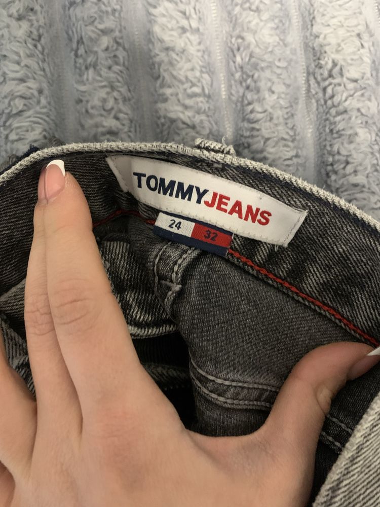 Продам джинсы Tommy Jeans оригинал