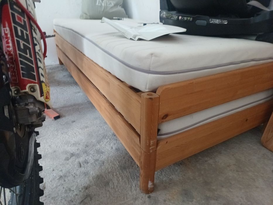 2 camas empilhaveis ikea 2.00x0.80 com respetivos colchões