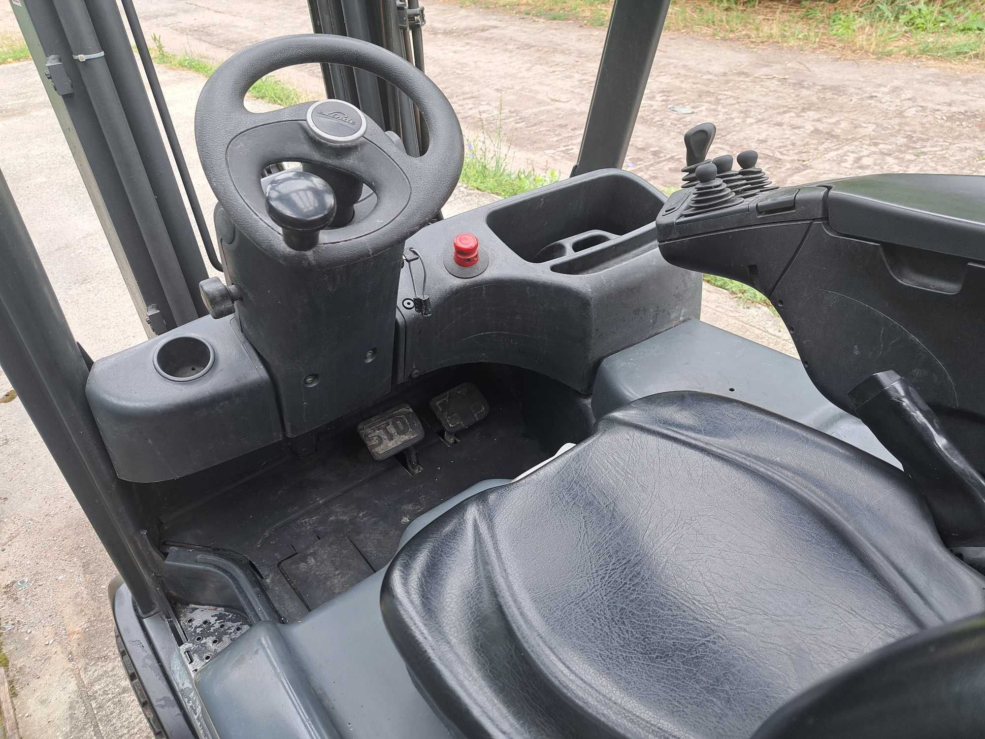 Wózek widłowy elektryczny  Linde E20PH Triplex  5210 mth.