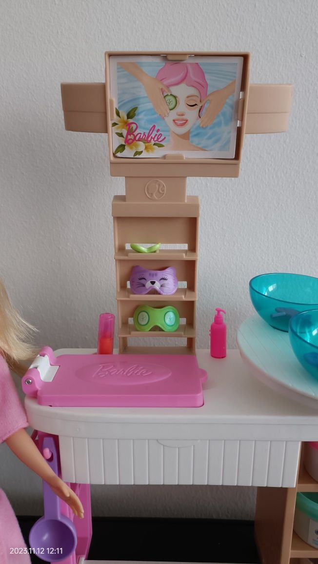 Zestaw lalka Barbie salon pięknosci