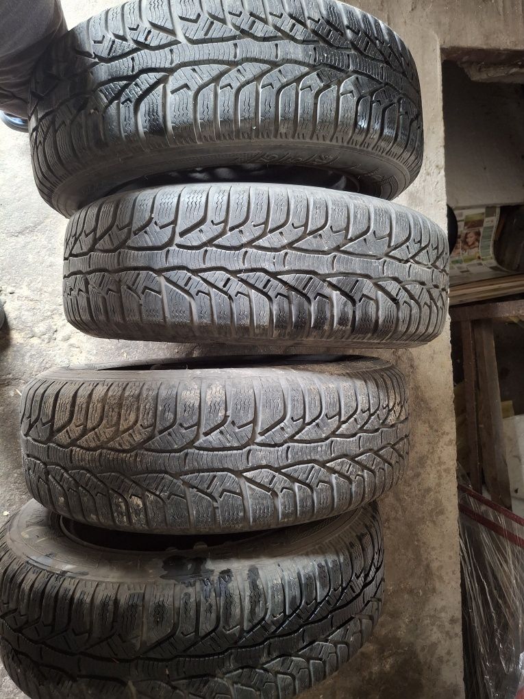 Dwa komplety opon letnie i zimowe 165.65.R14   plus 4 felgi stalowe.
