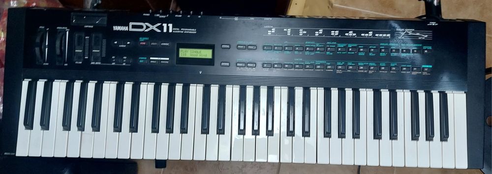 Sintetizador yamaha DX11