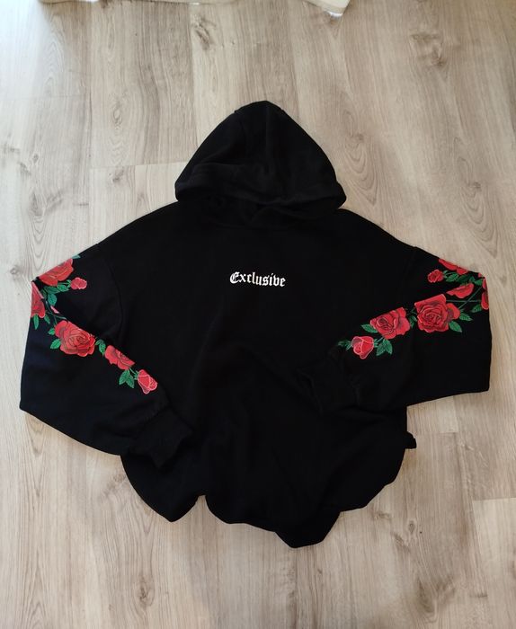 Czarna bluza z różami CROPP