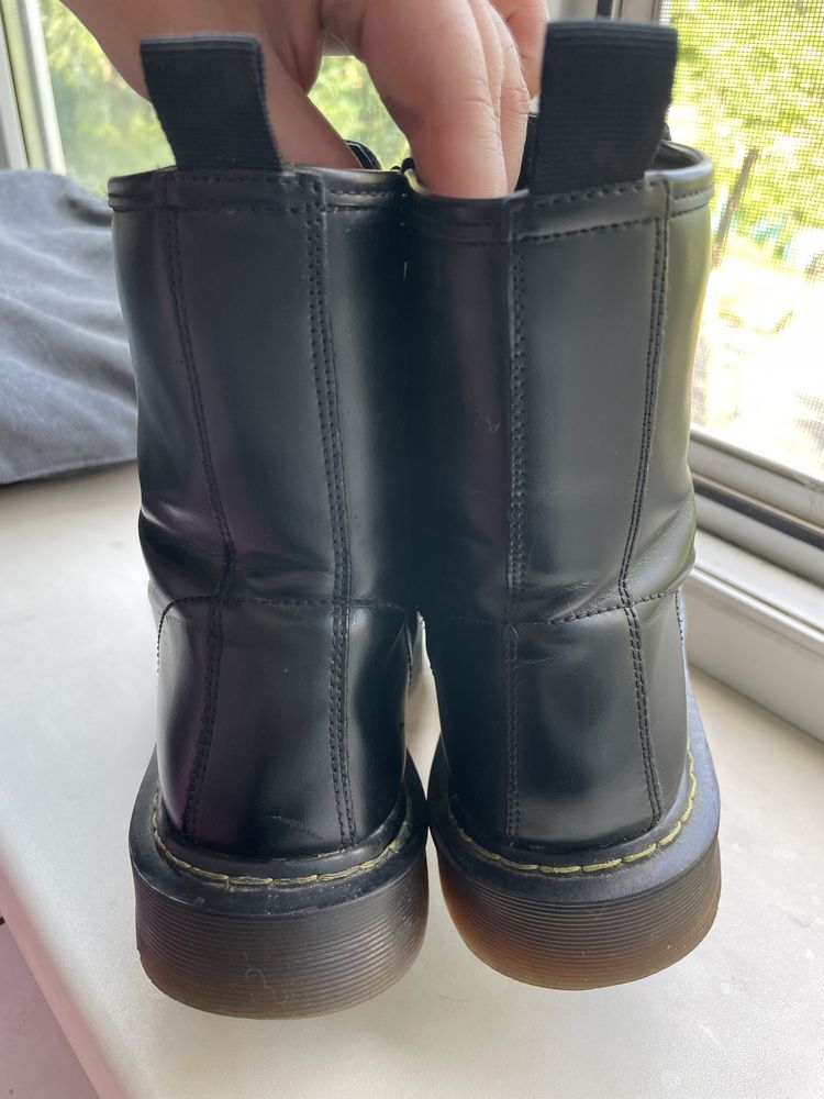 Берци черевики типу dr. Martens