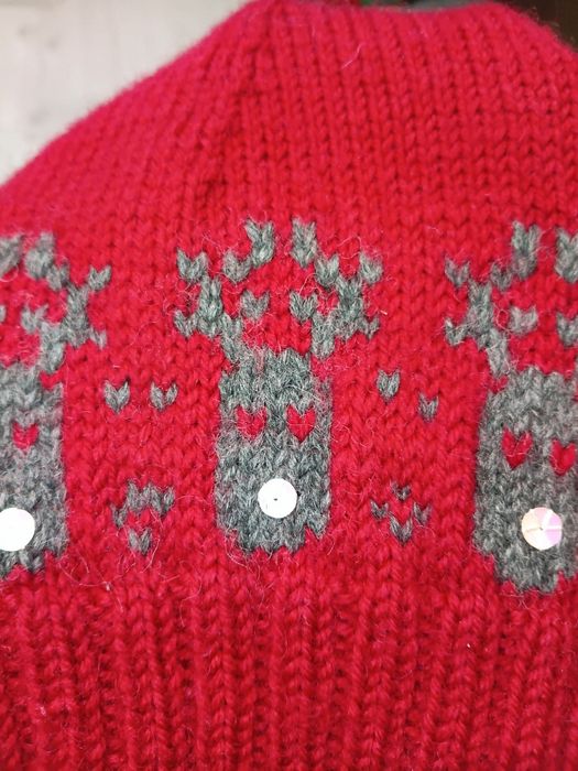 Тёплая шерстяная новогодняя шапка с помпоном