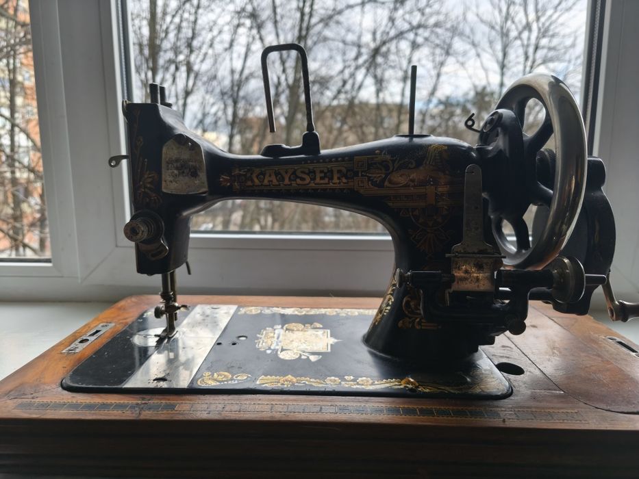 Продам швейную машинку