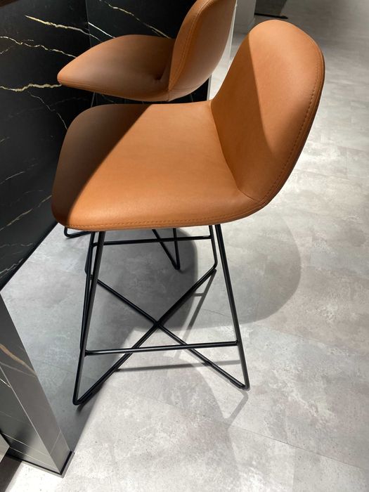 WYPRZEDAŻ Hokery do wyspy CROSS kolor szary i koniak