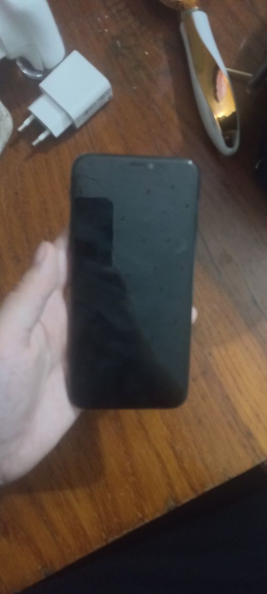 Продам Айфон 11 и xs