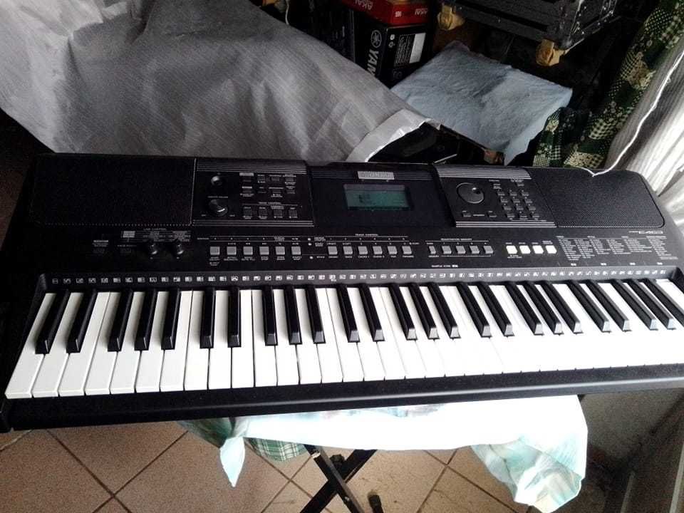 Teclado Yamaha PSR E-463 como novo