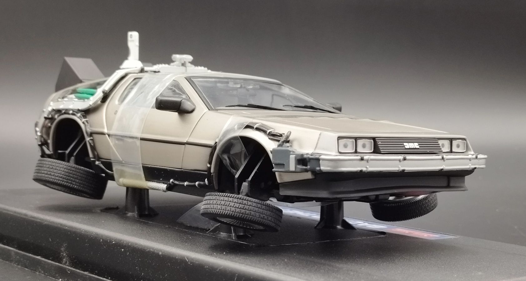 1:18 Sun Star Flying DeLorian Back to The Future -Time Machine model