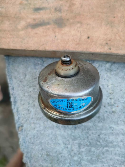 Датчик тиску до трактора сінтай 180