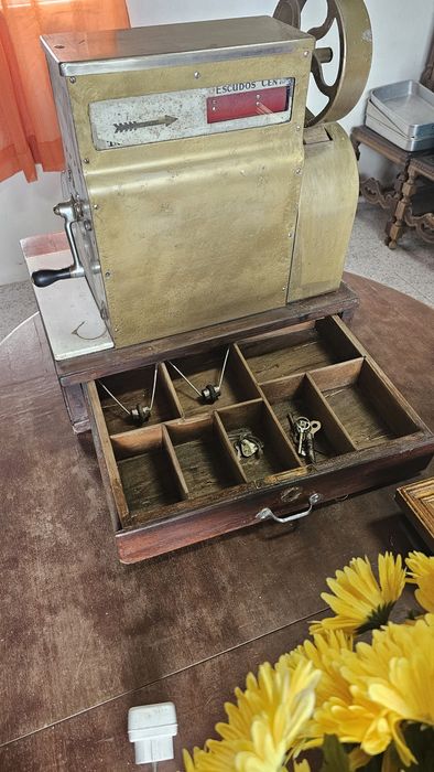 Maquina registadora antiga