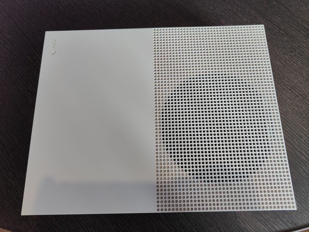 Xbox One S 1 Tb + зарядна станція
