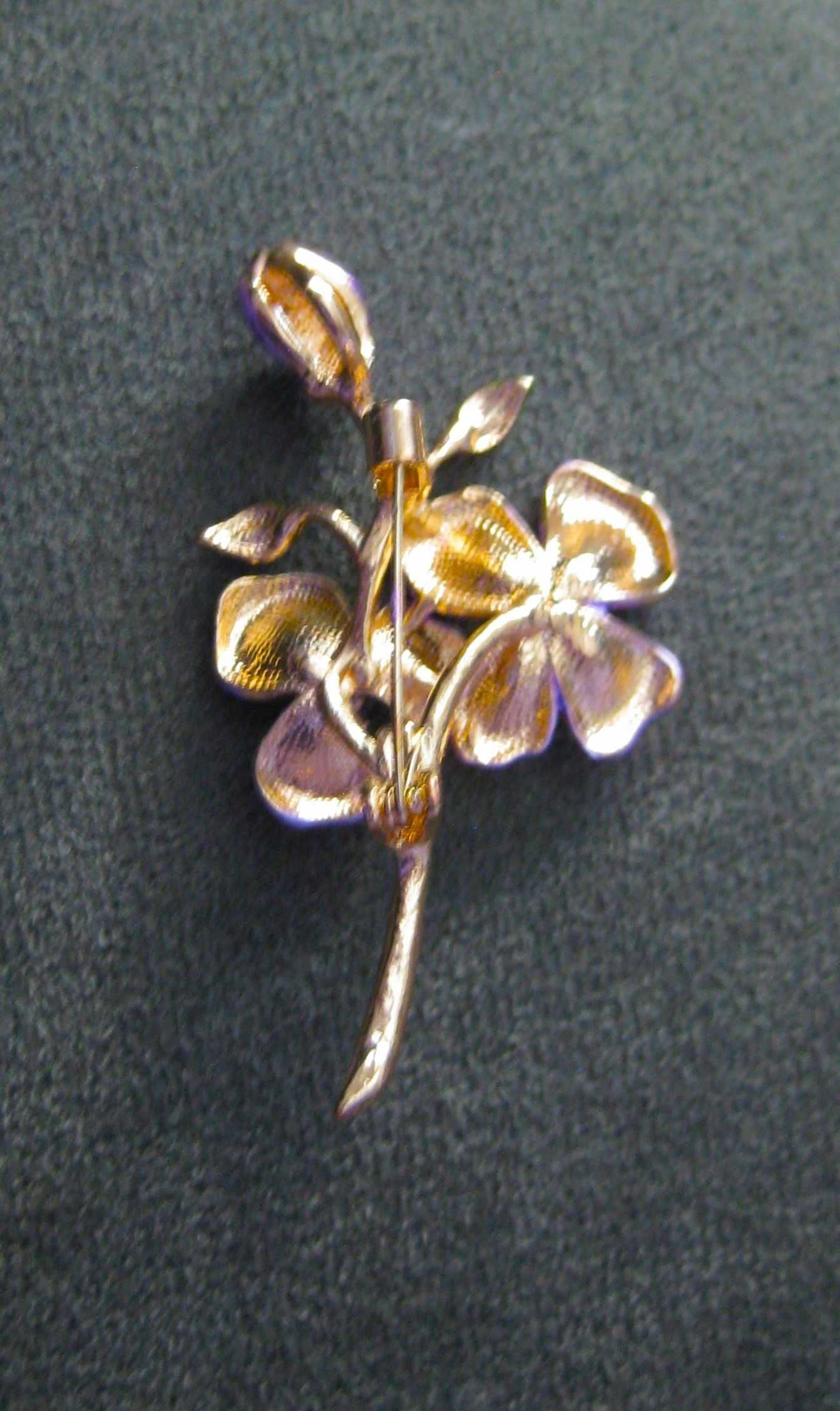 Alfinete / Broche / Pregadeira Flor Metalizada Azul ou Lilas NOVO