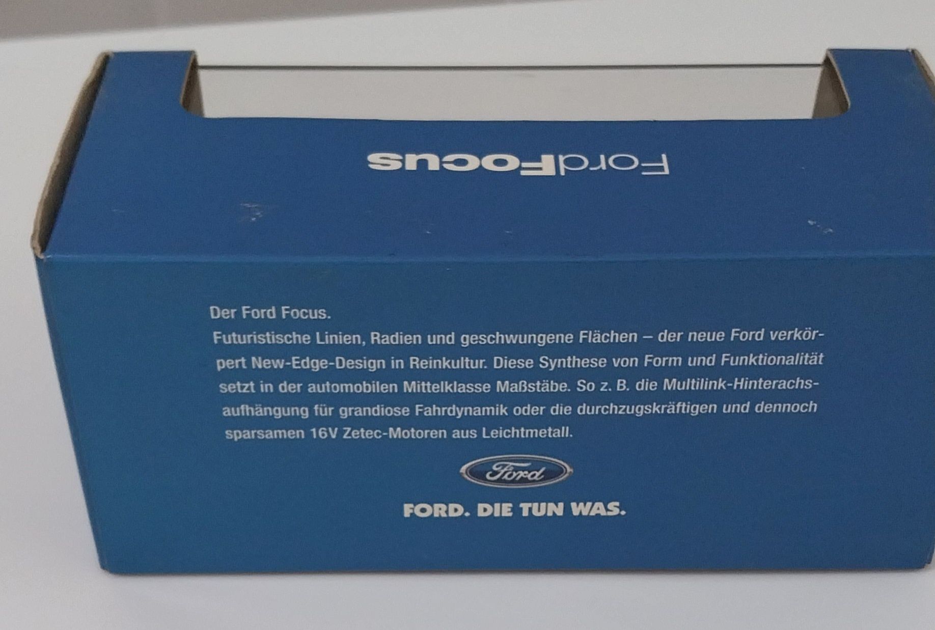 Miniatura Minichamps Ford Focus escala 1/43