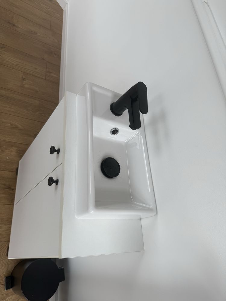 Szafka pod umywalke wraz z umywalka i bateria