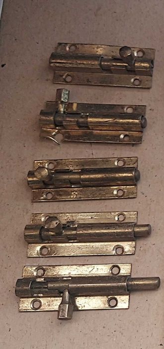 Петлі ,ручки,шпінгалети,розетки , вилки , виключатель, коронка