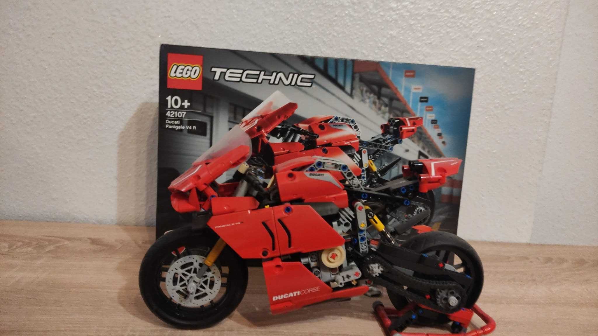 LEGO 42107 - Technic Ducati Panigale V4 R