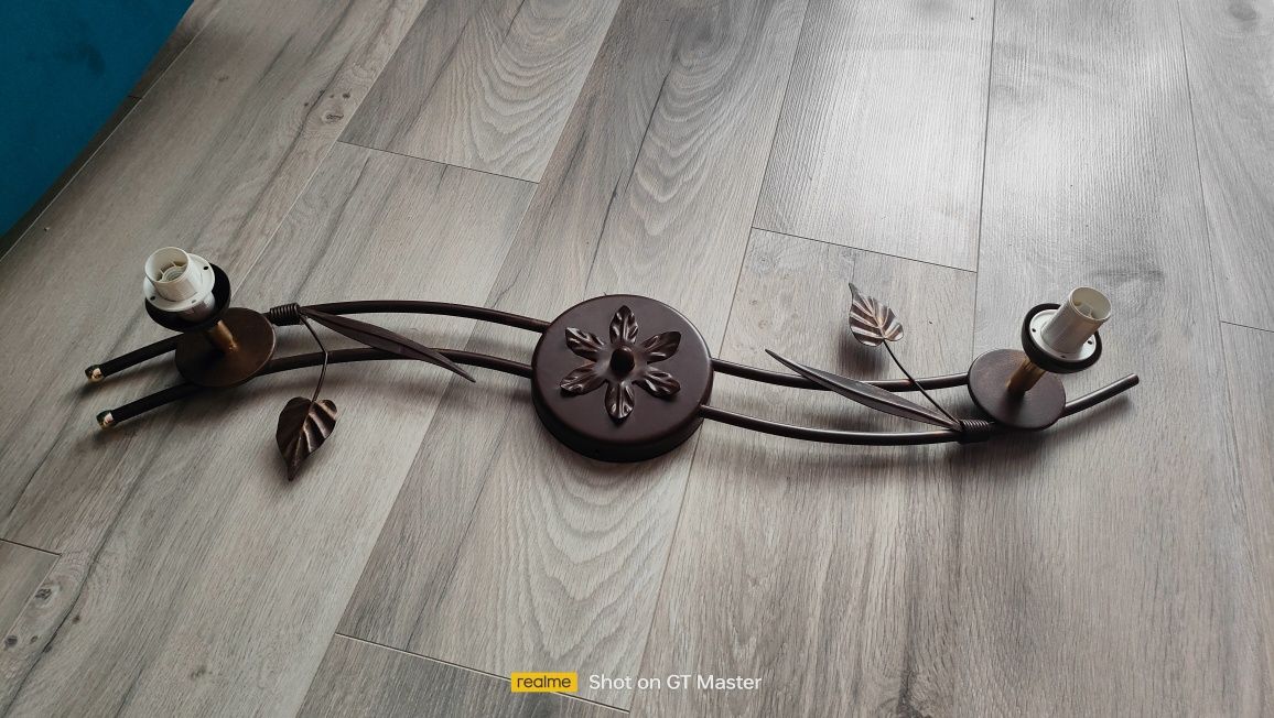 Lampa sufitowa z kloszami do pokoju