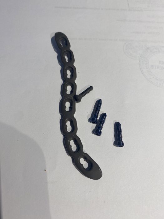 Титанова пластина для ключиці. Ліва С20213 8Н R