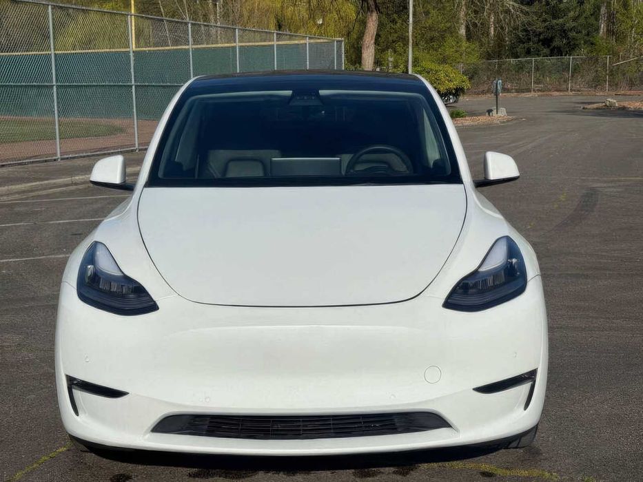 Tesla Model Y Long Range      2021