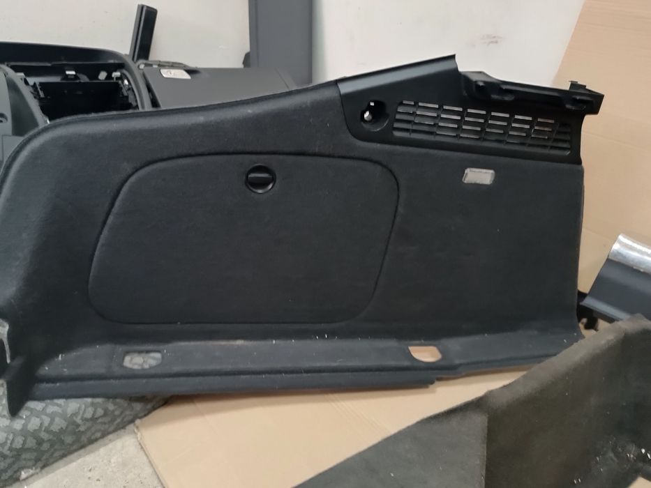 WNĘTRZE bagażnika tapicerki AudiA5 8T sportbak