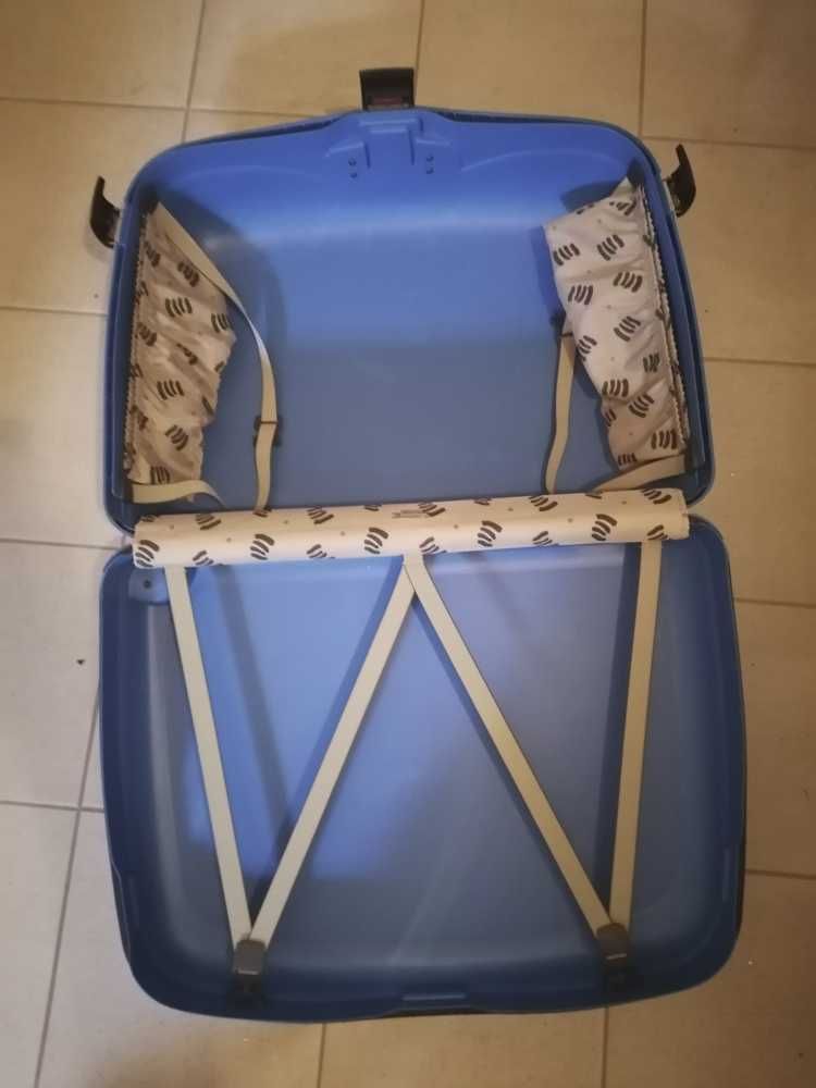 Mala Samsonite de porão